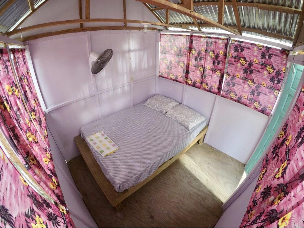Tropical Oasis Hostel Caye Corker ภายนอก รูปภาพ